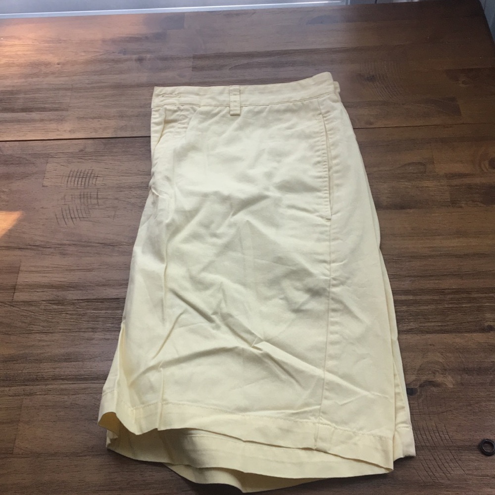 Vineyard vines yellow shorts